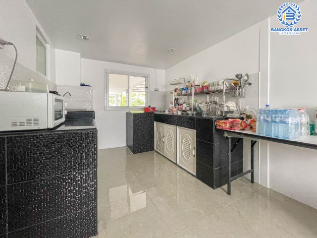 *****บ้านแฝดมือสองย่านกรุงเทพฯ ม.ชวนชื่น เพชรเกษม81 เนื้อที่กว้าง 41.50 ตร.ว. ฟังก์ชัน 3 ห้องนอน 2 ห้องน้ำ ที่จอดรถ 2 คัน บ้านแฝดพื้นที่กว้าง บนทำเลแห่งการเดินทาง ติดถนนหลายเส้น อาทิ ถนนเพชรเกษม ถนนมาเจริญ ใกล้รถไฟฟ้าสายสีน้ำเงิน "สถานีหลักสอง"